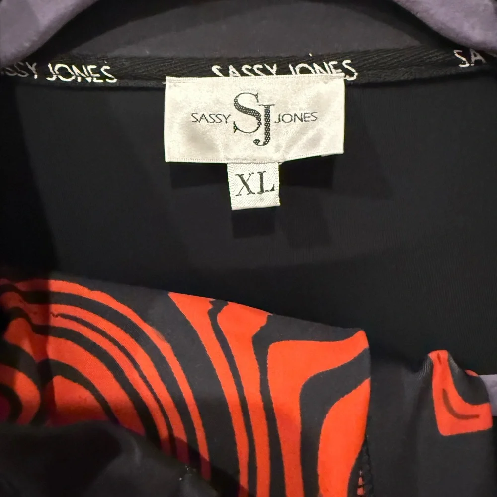 Sassy Jones Vibrant Red and Black Jacket - Picture 2 of 2